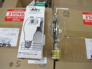 LOT (144) BOXES LAMPS, 150 WATT, HPS KIND, MOGUL BASE, CLEAR COLOR. TWIN ARC & (54) LAMP, HIGH INTSTY DSCHG TYPE, 70 WATT, 52V ELEC RATING, HPS KIND, MOGUL BASE, CLEAR COLOR, BT25 BULB. 5800 LUMEN 24,000 HOUR LIFE SPAN (W-44) LOADING & HANDLING FEE $15-